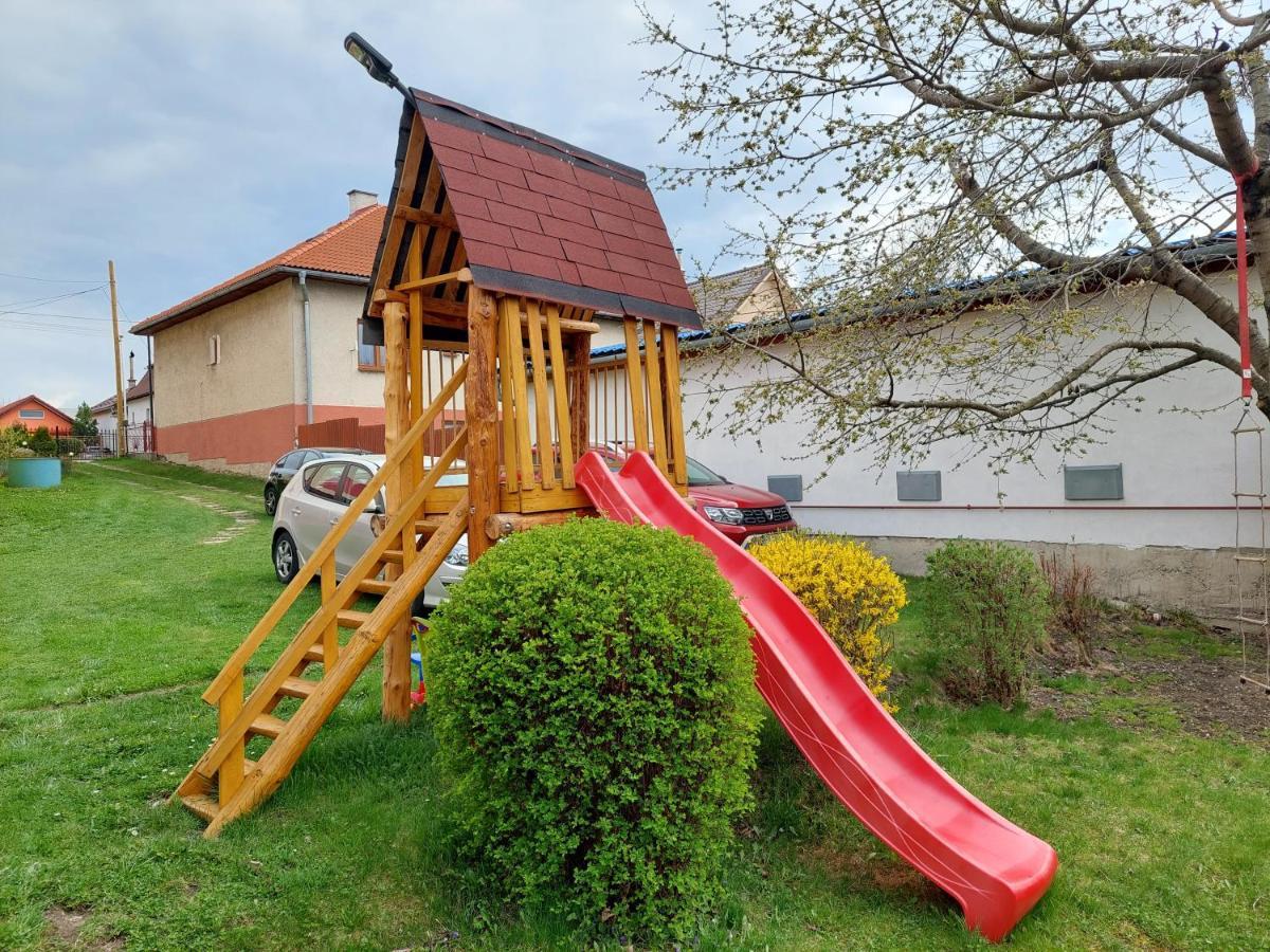 Penzion Mayka Hotel Hrabusice Bagian luar foto