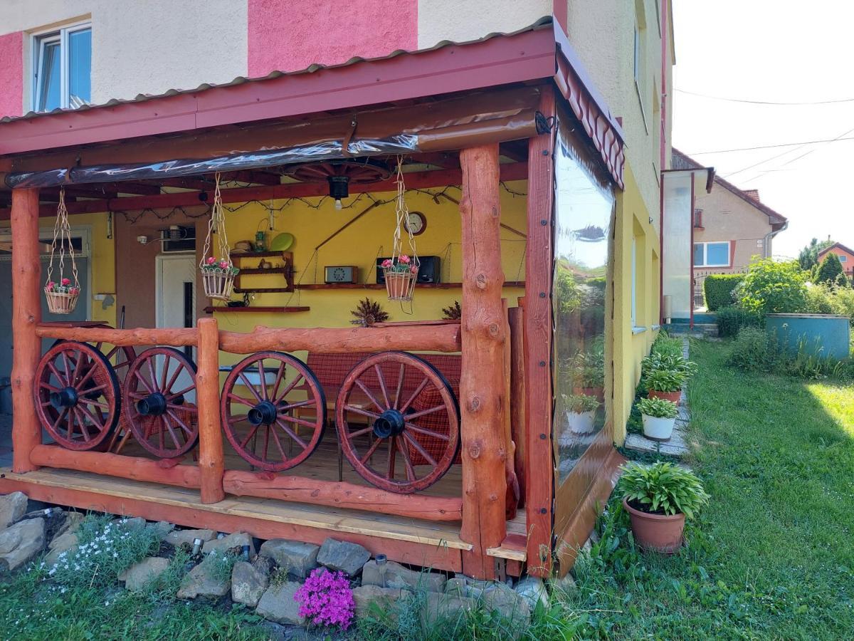 Penzion Mayka Hotel Hrabusice Bagian luar foto